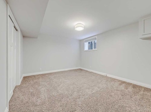 907 Kerfoot Crescent Sw, Calgary, AB - Indoor Photo Showing Other Room