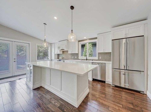 907 Kerfoot Crescent Sw, Calgary, AB - Indoor Photo Showing Kitchen With Upgraded Kitchen