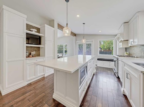 907 Kerfoot Crescent Sw, Calgary, AB - Indoor Photo Showing Kitchen With Upgraded Kitchen