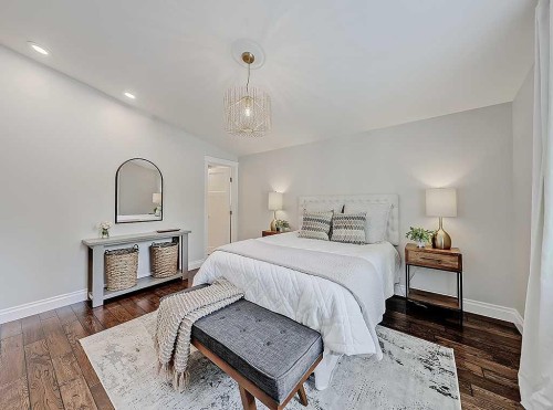 907 Kerfoot Crescent Sw, Calgary, AB - Indoor Photo Showing Bedroom