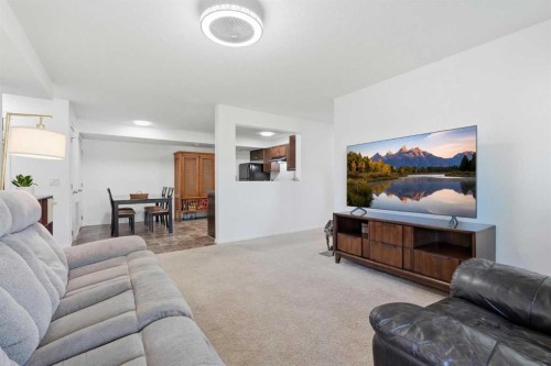 400-8 Bayside Place, Strathmore, AB - Indoor Photo Showing Living Room