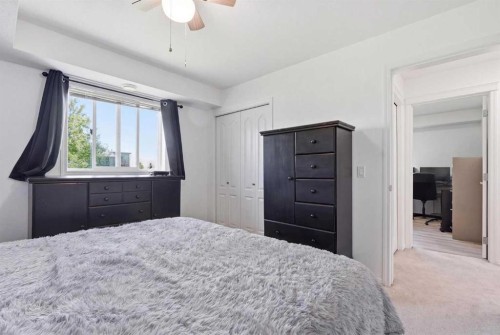 400-8 Bayside Place, Strathmore, AB - Indoor Photo Showing Bedroom
