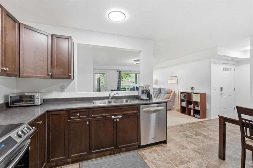 400-8 Bayside Place, Strathmore, AB - Indoor Photo Showing Kitchen With Double Sink