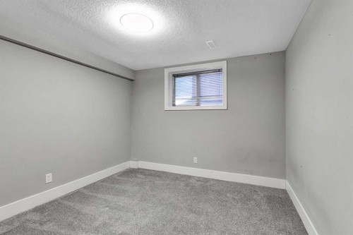 197 Royal Crest View Nw, Calgary, AB - Indoor Photo Showing Other Room