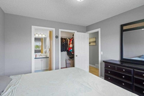 202 Willowbrook Close Nw, Airdrie, AB - Indoor Photo Showing Bedroom
