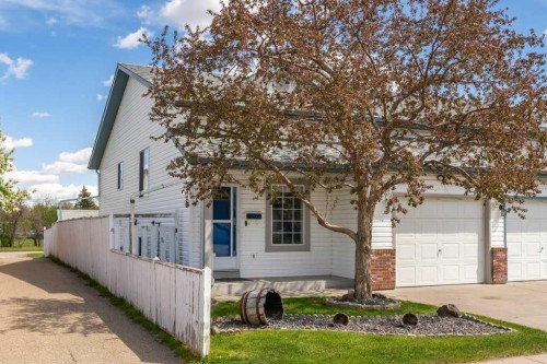 202 Willowbrook Close Nw, Airdrie, AB - Outdoor