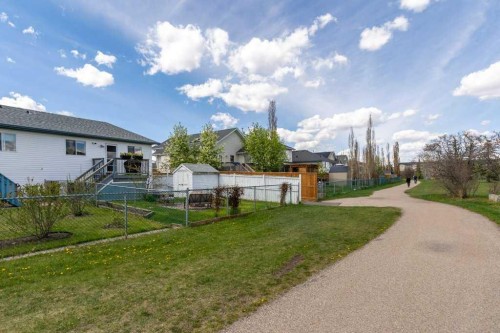 202 Willowbrook Close Nw, Airdrie, AB - Outdoor