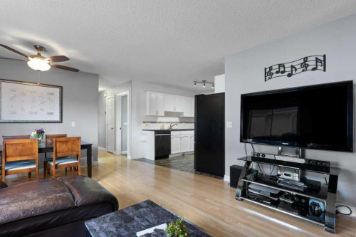 202 Willowbrook Close Nw, Airdrie, AB - Indoor