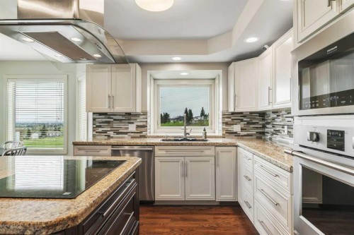 19 Coach Gate Way Sw, Calgary, AB - Indoor Photo Showing Kitchen