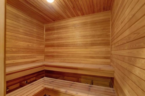 19 Coach Gate Way Sw, Calgary, AB - Indoor Photo Showing Other Room