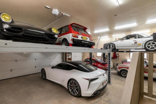 19 Coach Gate Way Sw, Calgary, AB - Indoor Photo Showing Garage