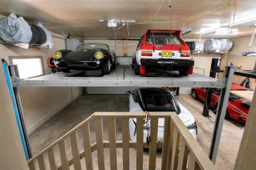19 Coach Gate Way Sw, Calgary, AB - Indoor Photo Showing Garage