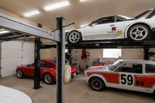 19 Coach Gate Way Sw, Calgary, AB - Indoor Photo Showing Garage