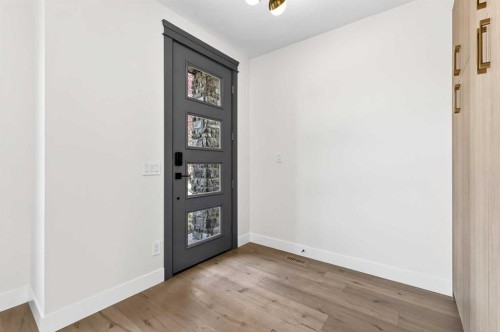 8519 48 Avenue Nw, Calgary, AB - Indoor Photo Showing Other Room