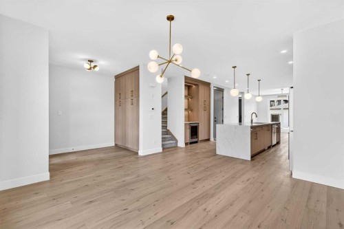8519 48 Avenue Nw, Calgary, AB - Indoor