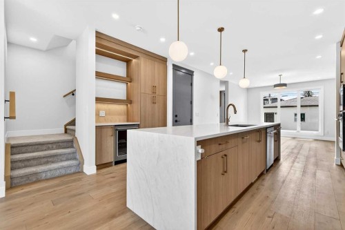 8519 48 Avenue Nw, Calgary, AB - Indoor Photo Showing Kitchen With Upgraded Kitchen