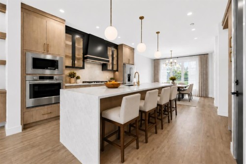 8519 48 Avenue Nw, Calgary, AB - Indoor