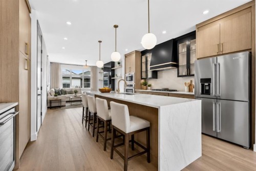 8519 48 Avenue Nw, Calgary, AB - Indoor Photo Showing Kitchen With Upgraded Kitchen