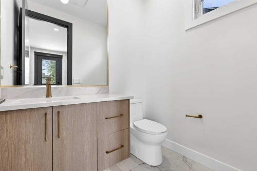 8519 48 Avenue Nw, Calgary, AB - Indoor Photo Showing Bathroom