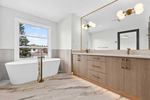8519 48 Avenue Nw, Calgary, AB - Indoor Photo Showing Bathroom