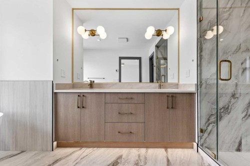 8519 48 Avenue Nw, Calgary, AB - Indoor Photo Showing Bathroom