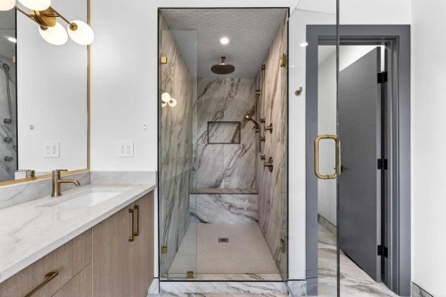 8519 48 Avenue Nw, Calgary, AB - Indoor Photo Showing Bathroom