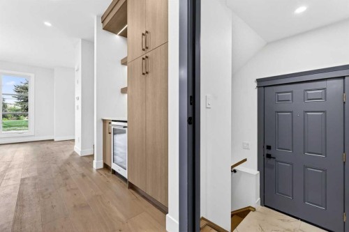 8519 48 Avenue Nw, Calgary, AB - Indoor Photo Showing Other Room