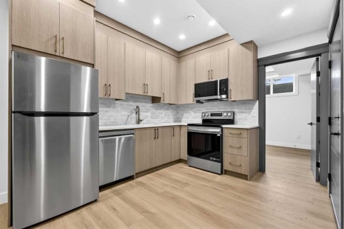 8519 48 Avenue Nw, Calgary, AB - Indoor Photo Showing Kitchen