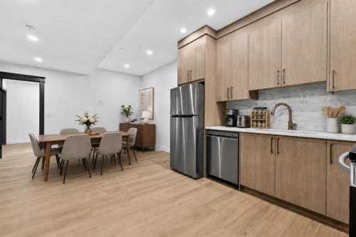 8519 48 Avenue Nw, Calgary, AB - Indoor