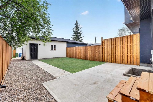 8519 48 Avenue Nw, Calgary, AB - Outdoor