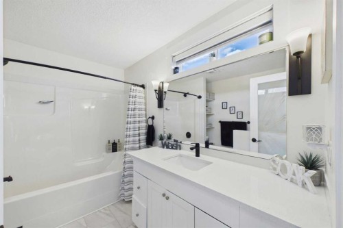 132 Oswald Close, Red Deer, AB - Indoor Photo Showing Bathroom