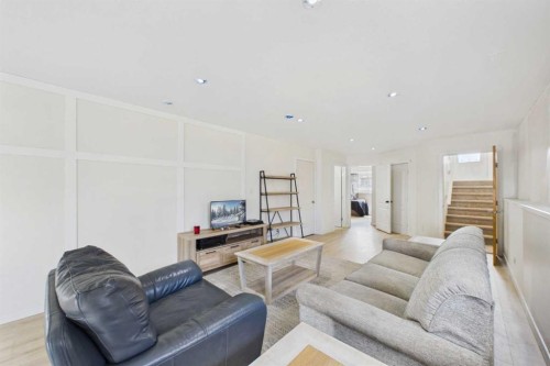 132 Oswald Close, Red Deer, AB - Indoor Photo Showing Other Room
