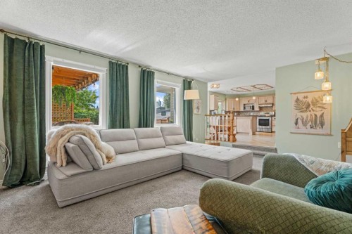 43 Westridge Drive, Okotoks, AB - Indoor Photo Showing Living Room
