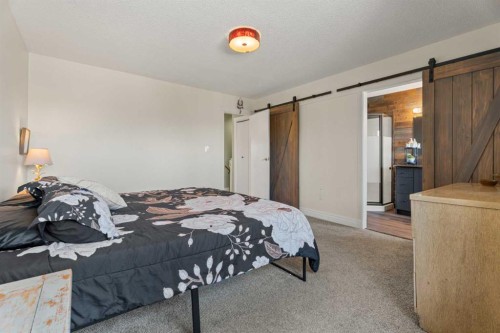 43 Westridge Drive, Okotoks, AB - Indoor Photo Showing Bedroom