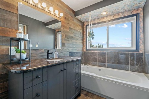 43 Westridge Drive, Okotoks, AB - Indoor Photo Showing Bathroom