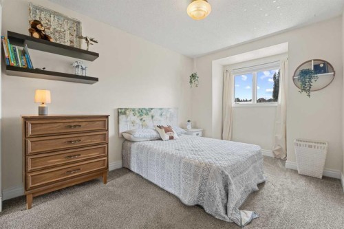 43 Westridge Drive, Okotoks, AB - Indoor Photo Showing Bedroom
