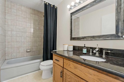 43 Westridge Drive, Okotoks, AB - Indoor Photo Showing Bathroom