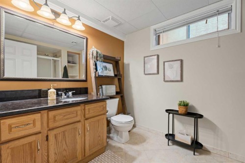 43 Westridge Drive, Okotoks, AB - Indoor Photo Showing Bathroom