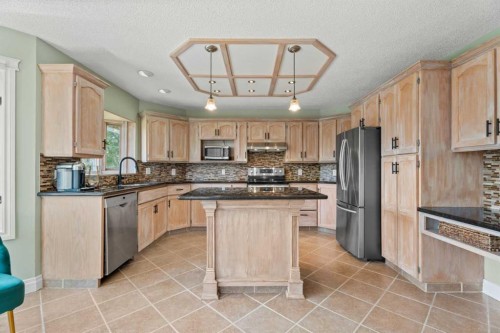 43 Westridge Drive, Okotoks, AB - Indoor Photo Showing Kitchen