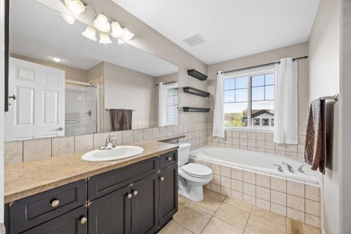 38 Westmount Way, Okotoks, AB 