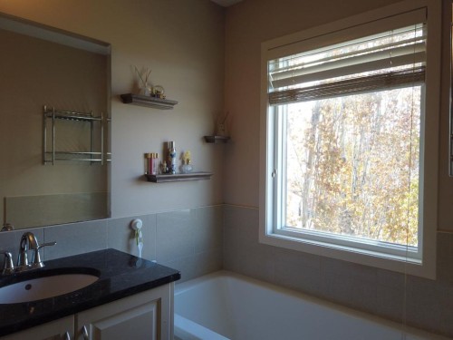 2064 New Brighton Grove Se, Calgary, AB - Indoor Photo Showing Bathroom