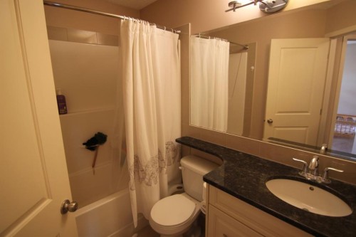 2064 New Brighton Grove Se, Calgary, AB - Indoor Photo Showing Bathroom