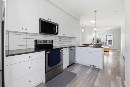 402-11 Evanscrest Mews Nw, Calgary, AB - Indoor Photo Showing Kitchen With Stainless Steel Kitchen With Upgraded Kitchen