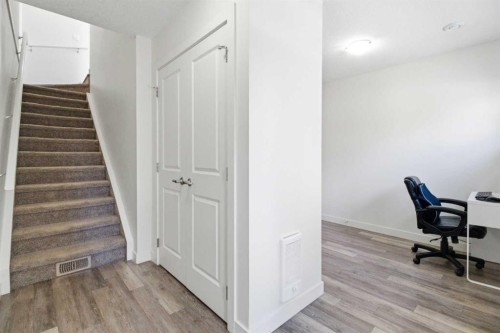 402-11 Evanscrest Mews Nw, Calgary, AB - Indoor