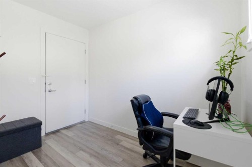 402-11 Evanscrest Mews Nw, Calgary, AB - Indoor Photo Showing Office