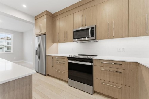 1060 West Lakeview Drive, Chestermere, AB - Indoor Photo Showing Kitchen With Upgraded Kitchen