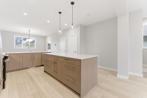 1060 West Lakeview Drive, Chestermere, AB - Indoor Photo Showing Kitchen