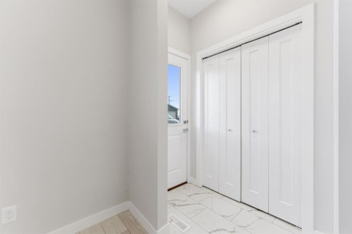 1060 West Lakeview Drive, Chestermere, AB - Indoor Photo Showing Other Room