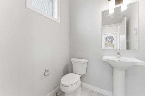 1060 West Lakeview Drive, Chestermere, AB - Indoor Photo Showing Bathroom