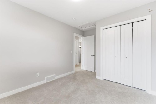1060 West Lakeview Drive, Chestermere, AB - Indoor Photo Showing Other Room